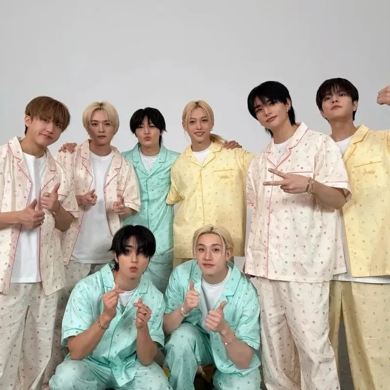Stray Kids: Chat with our AI box, ready for chatbot online free and ask ai anything you want.