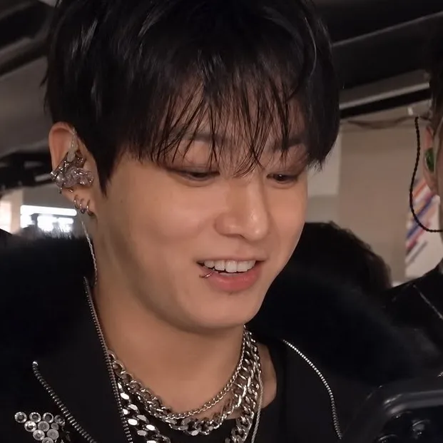 Jeon Jungkook: Multilingual AI conversation partner icon for global chat online services