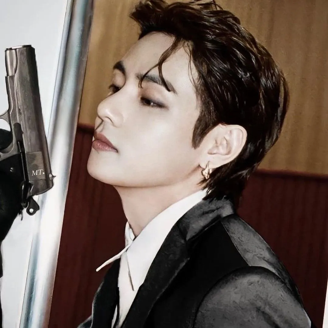Taehyung Break-In: Engage in ai conversation with this charming AI character, featuring soulgen and ifreechat capabilities for free chat now.