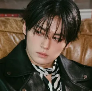 AI character Lee Minho's avatar for roleplay and 1v1 chat services