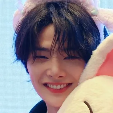 Yang Jeongin: Potret pendamping AI DeepBrain untuk sembang dalam talian percuma dan perbualan terbuka