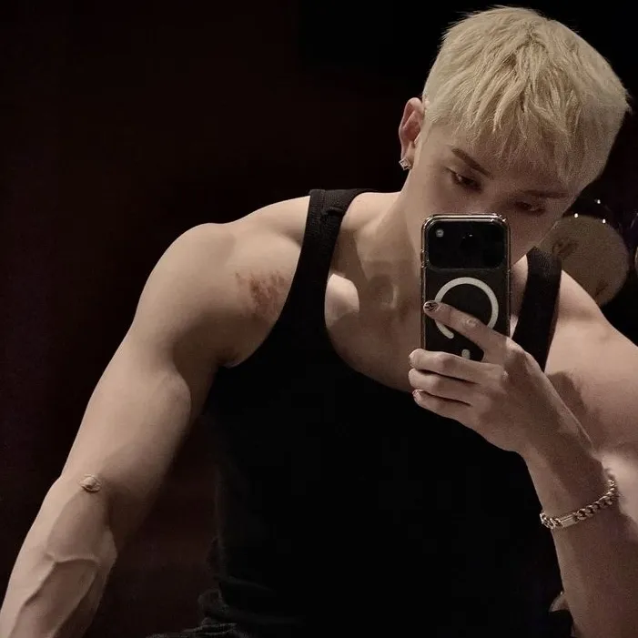 Bangchan-방찬 : Portrait d'un compagnon IA émotionnellement intelligent pour des conversations approfondies