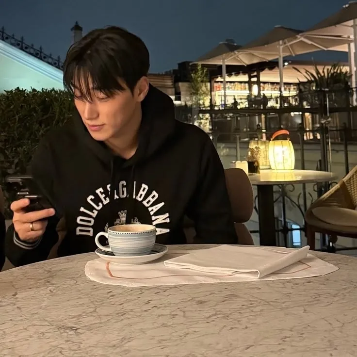 Choi San: DeepBrain AI companion portrait for free online chat and open conversations