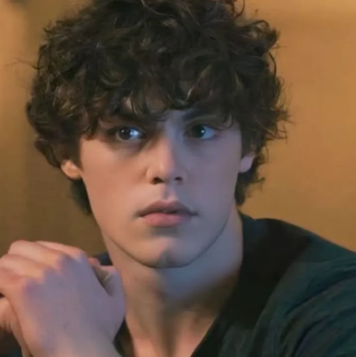 the avatar of James Sirius Potter who supports unlimited chat online services
