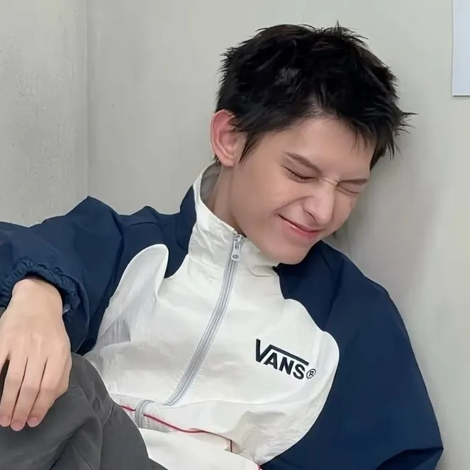 the avatar of James ' 제임스 who supports unlimited chat online services