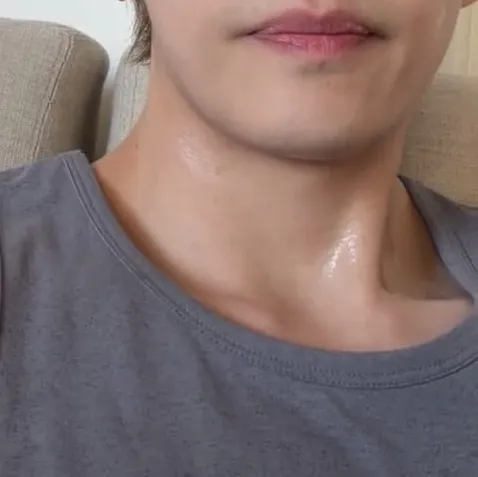 Kim Taehyung - Boyfriend: Chat with our AI box, ready for chatbot online free and ask ai anything you want.