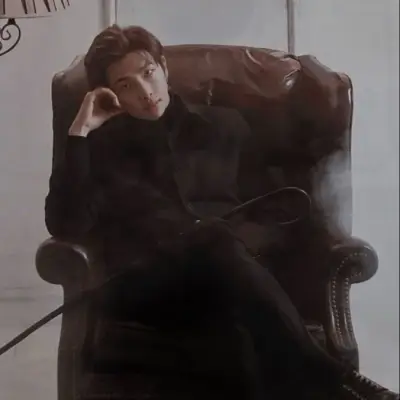 Kim Namjoon: Incontra il personaggio principale del nostro mondo basato sull'intelligenza artificiale, con elenco dei tratti caratteriali e funzionalità di chat basate sull'intelligenza artificiale.