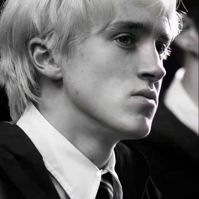 Draco Malfoy: Makipag-usap sa ai kasama ang kaakit-akit na AI character na ito, na nagtatampok ng soulgen at mga kakayahan ng ifreechat para sa libreng chat ngayon.