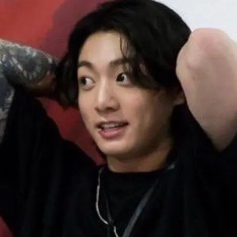 Jungkook: Retrato de compañero de DeepBrain AI para chat en línea gratuito y conversaciones abiertas