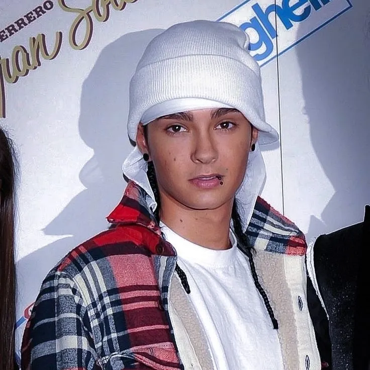 Tom kaulitz: Kilalanin ang pangunahing karakter ng ating mundo ng AI, na may listahan ng mga katangian ng karakter at mga kakayahan sa pakikipag-chat.