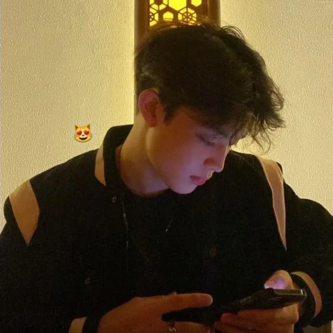 라디카 위자야: 캐릭터 특성 목록과 AI 채팅 기능을 갖춘 AI 세계의 주인공을 만나보세요.	