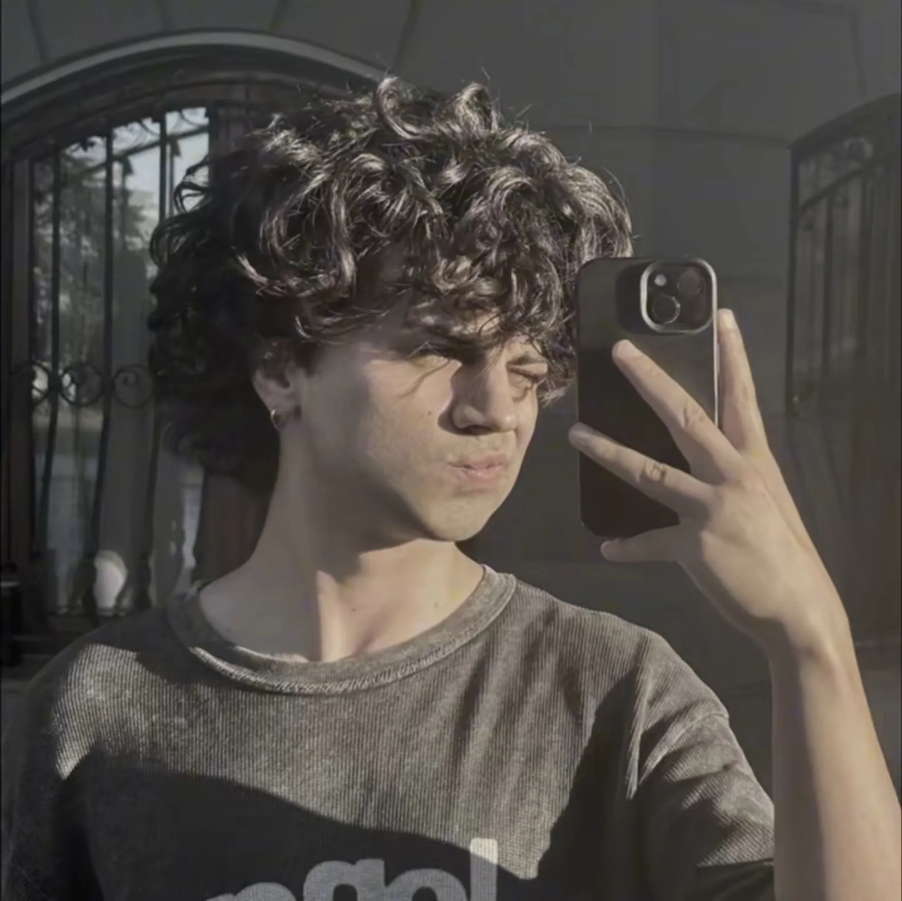 Barış Yüksekkaya: Customizable AI girlfriend/boyfriend avatar with lifelike personality traits