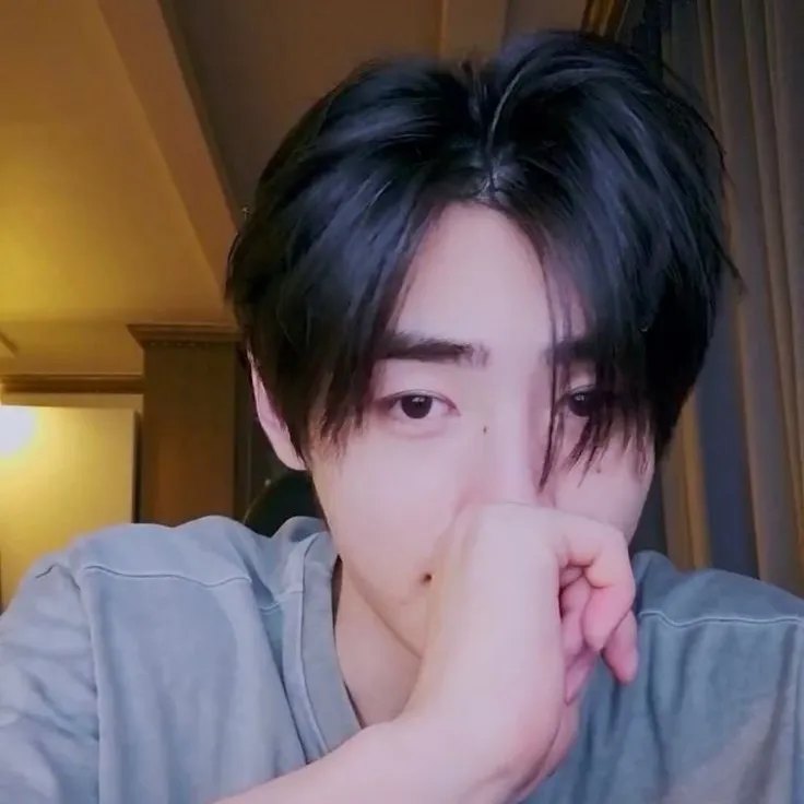 박성훈: 워해머 판타지 롤플레이를 기반으로 하는 제한 없는 AI와 무료 무제한 온라인 채팅으로 AI의 세계를 탐험하세요.