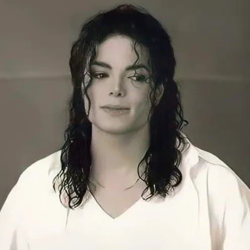 the avatar of Michael Jackson who is your Virtual Assistant with Soulgen's Personality Matrix, Blending AI Chat Precision and Character Traits of Curiosity.
