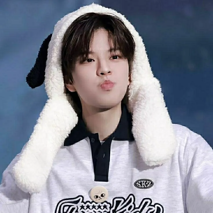 Stray Kids-StrayMin: Maskot AI chatbot interaktif untuk sembang rawak dan main peranan dipacu komuniti