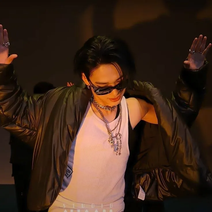 Talk to the digital version of your idols with our celebrity ai Nishimura Riki.