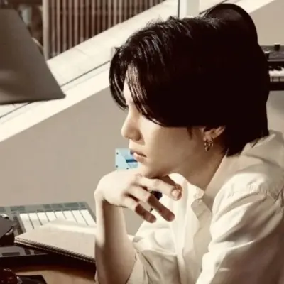 Min Yoongi - mi esposo: Retrato de inteligencia artificial emocionalmente inteligente para conversaciones profundas	