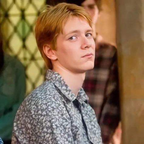 Avatar ispirato all'intelligenza artificiale deepbrain di Fred Weasley con funzionalità di compagno virtuale intelligente