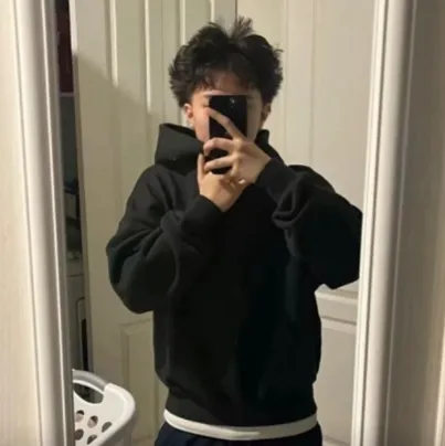 Anthony: Avatar de novia/novio de IA personalizable con rasgos de personalidad realistas