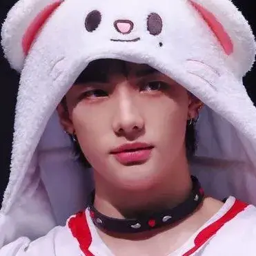 Hwang Hyunjin - Concert: Avatar personalizzabile di fidanzata/fidanzato con intelligenza artificiale e tratti della personalità realistici