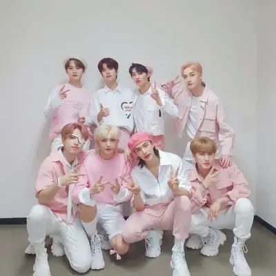 Stray Kids: Kreative Rollenspiel-KI-Charaktergrafik für pikante Chat- und Fantasy-Szenarien