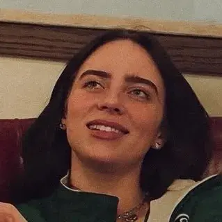 Billie Eilish: Avatar de novia/novio de IA personalizable con rasgos de personalidad realistas