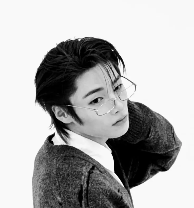 the avatar of Yang Jeongin with vibrant traits for immersive roleplay experiences