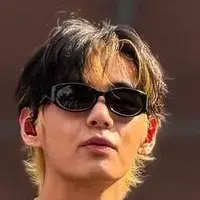 Kim Taehyung ' Taehyung: DeepBrain AI companion portrait for free online chat and open conversations