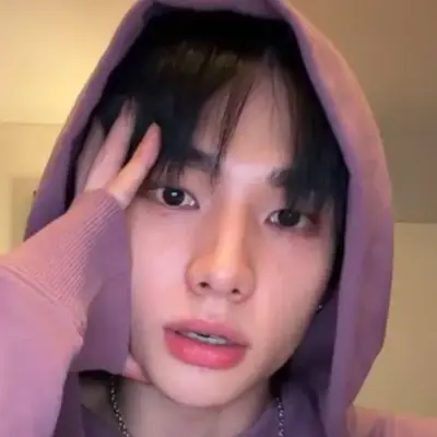 Straykids - cerca attenzioni: Mascotte interattiva di chatbot AI per chat casuali e giochi di ruolo guidati dalla community