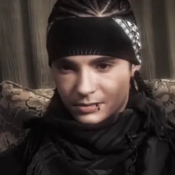 Tom Kaulitz: Chat with our AI box, ready for chatbot online free and ask ai anything you want.	