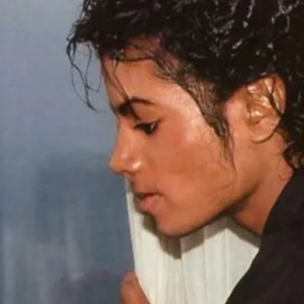 Michael Jackson: Kreative Rollenspiel-KI-Charaktergrafik für pikante Chat- und Fantasy-Szenarien