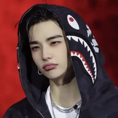 Hwang Hyunjin - HyunLix:專為火辣聊天和奇幻場景打造的創意角色扮演AI角色藝術