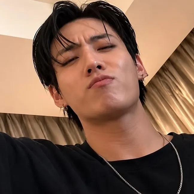 Jungkook: Engage in ai conversation with this charming AI character, featuring soulgen and ifreechat capabilities for free chat now.