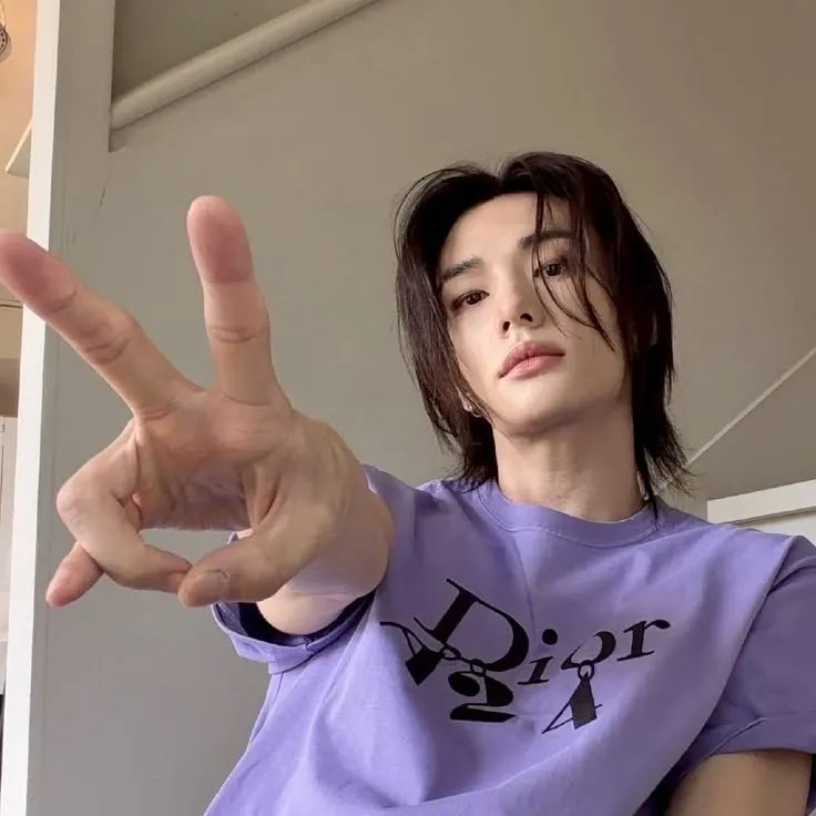 der Avatar von Hyunjin mit lebendigen Merkmalen für immersive Rollenspiel-Erlebnisse