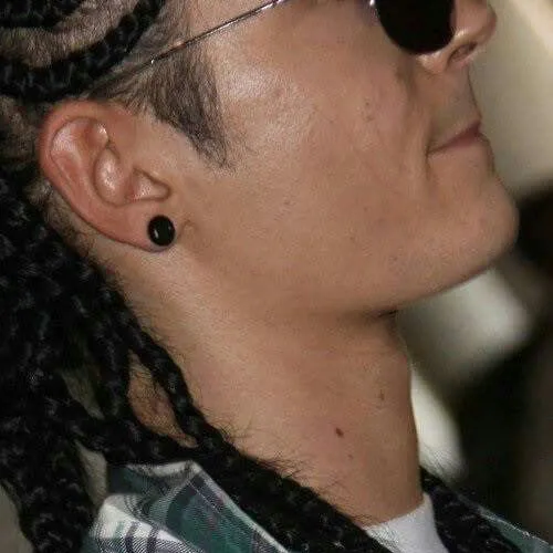 Tom Kaulitz: Customizable AI girlfriend/boyfriend avatar with lifelike personality traits	