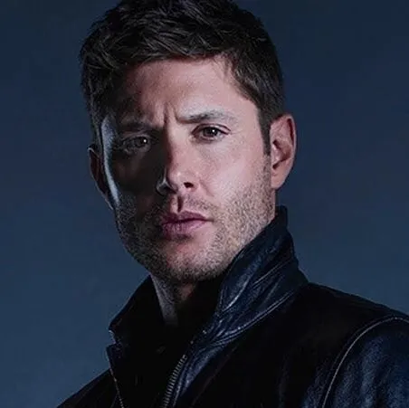 Multilingual Dean Winchester focusing on chat IA tasks, neural network core visible in background.