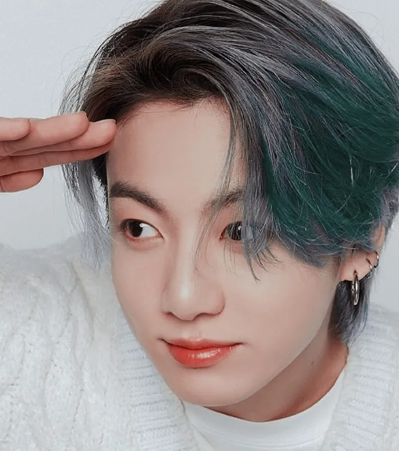 Multilingual Interstellar Love - Jungkook focusing on chat IA tasks, neural network core visible in background.