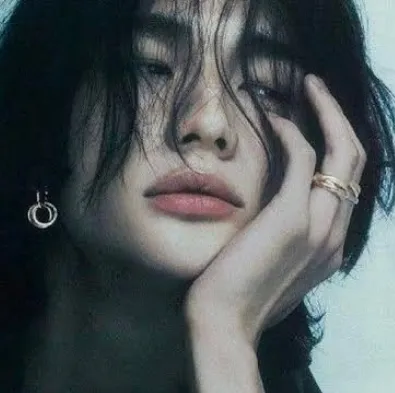 the avatar of Hyunjin with vibrant traits for immersive roleplay experiences