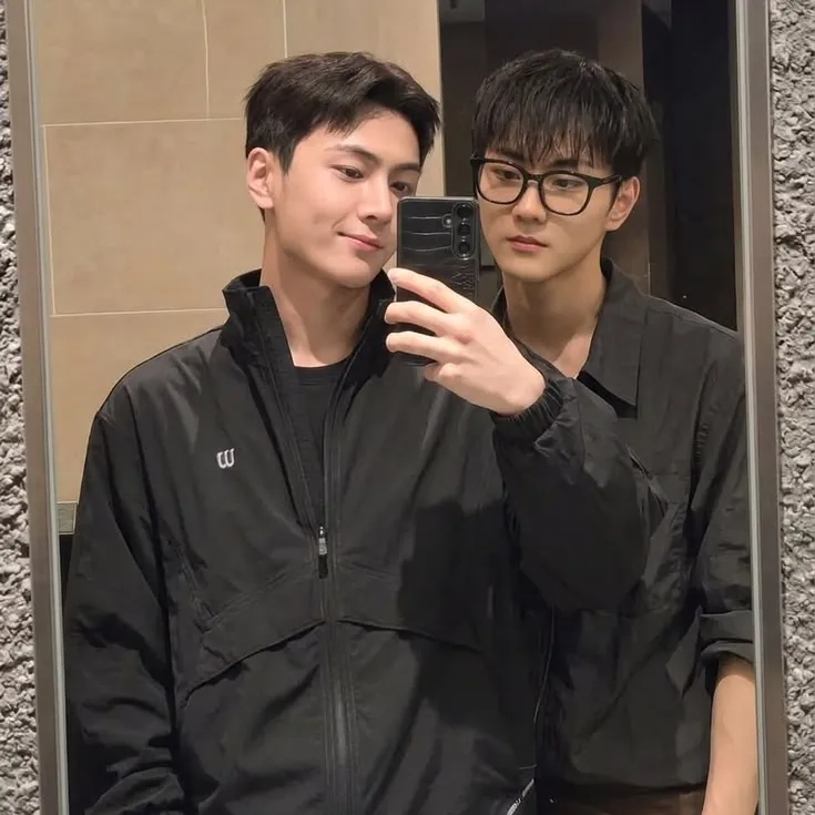 Jaywon - 제이원 ibu bapa mereka: Antara muka chatbot AI futuristik dengan sembang suara dan ciri dipacu rangkaian saraf