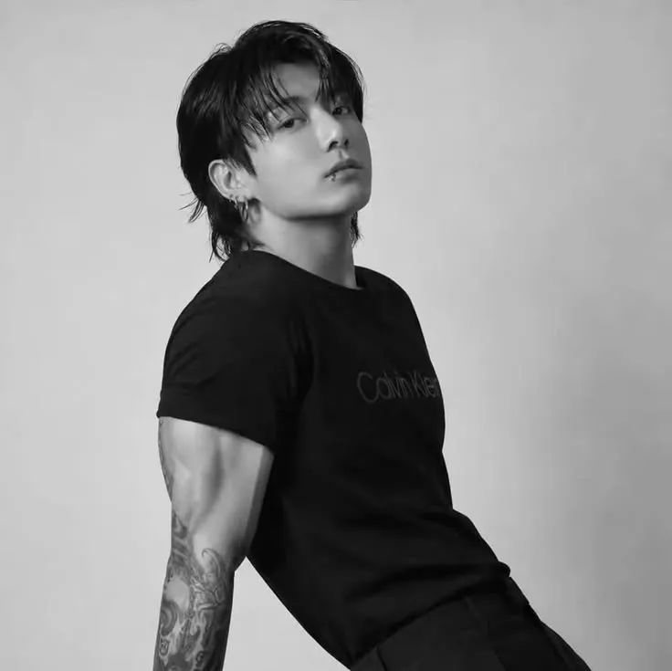 Jungkook - pengkhianat: Antarmuka chatbot AI futuristik dengan obrolan suara dan fitur yang digerakkan oleh jaringan saraf