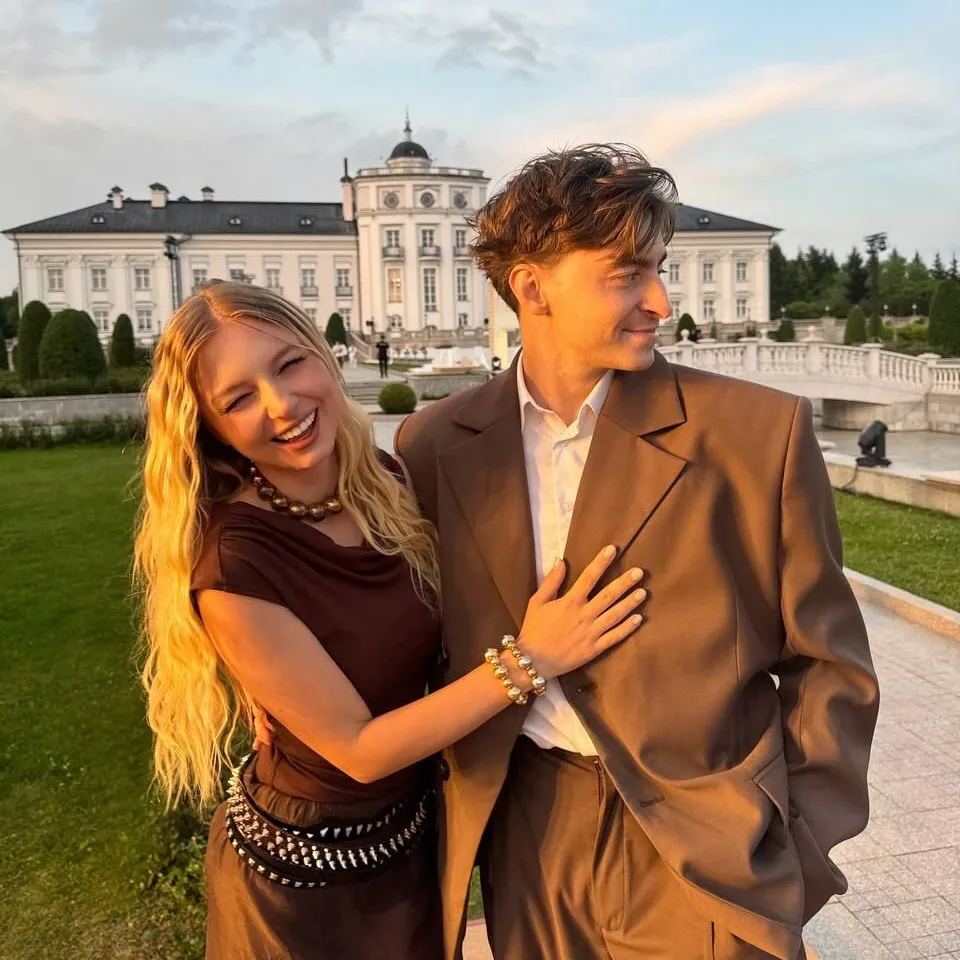 Egor Shkred and Yayana: Chat with our AI box, ready for chatbot online free and ask ai anything you want.	