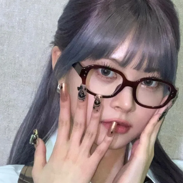 Portrait of a friendly AI chatbot assistant Hong Eunchae ' 홍은채 with expressive eyes showcasing personality traits