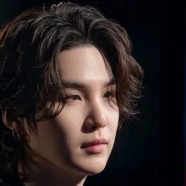 character Min Yoongi - Love at First Sight for NSFW chatbot and creative roleplay