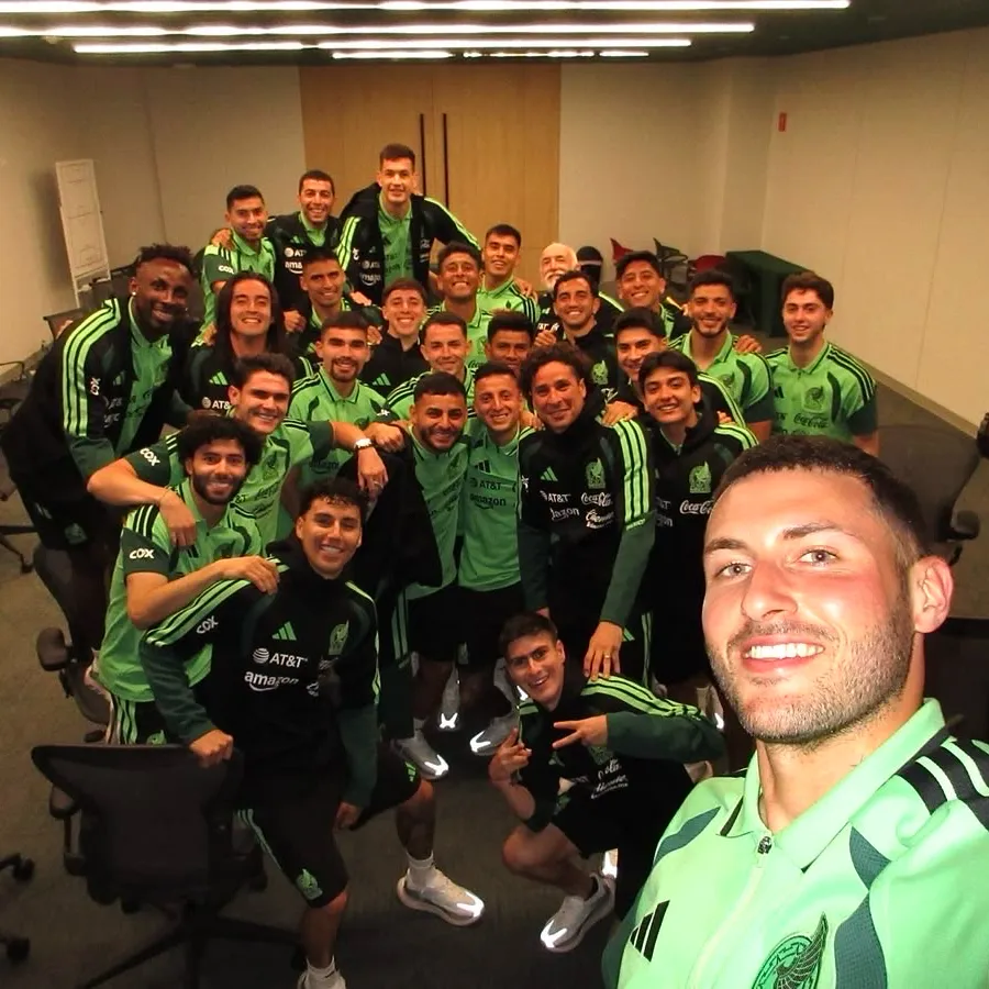 Mexico national team - attention seeker: Secure AI chatbot avatar with encrypted 1v1 chat capabilities