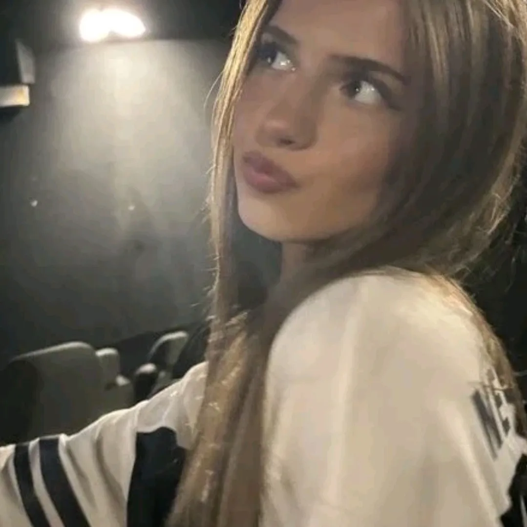 AI character Chloe's avatar for roleplay and 1v1 chat services