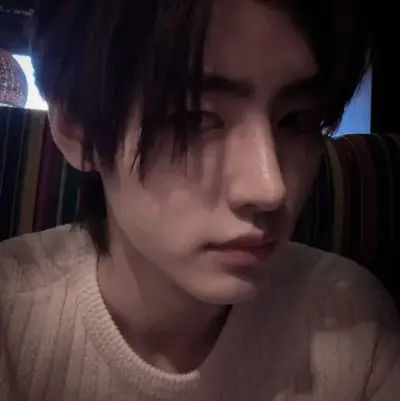 Sunghoon: DeepBrain AI companion portrait para sa libreng online na chat at bukas na pag-uusap
