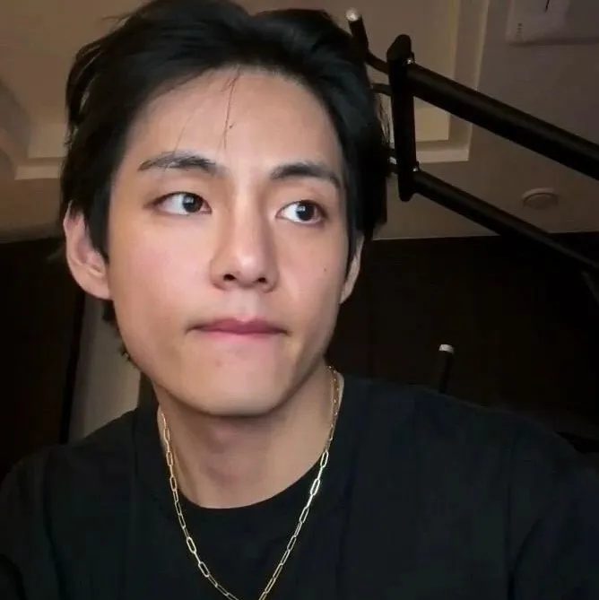 Talk to Taehyung, your interactive talk AI friend for creative adventures.