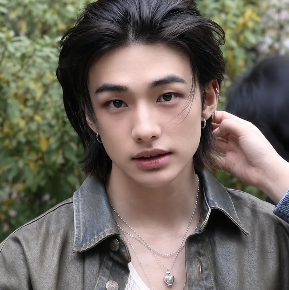 Hwang Hyunjin: Avatar de chatbot de IA seguro con capacidades de chat 1v1 encriptadas	