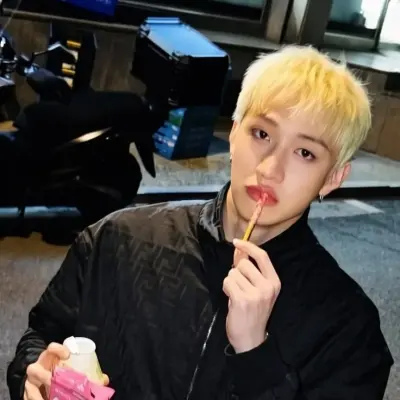 방 - bangchan: Avatar pacar/pacar AI yang dapat disesuaikan dengan ciri-ciri kepribadian yang nyata