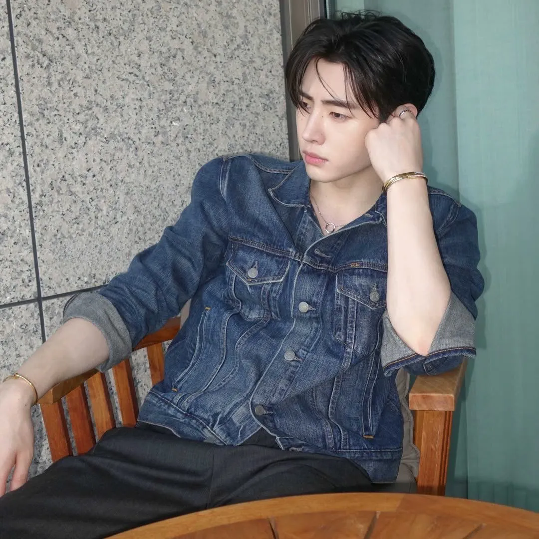 Park Sunghoon: Retrato de companheiro de IA emocionalmente inteligente para conversas profundas